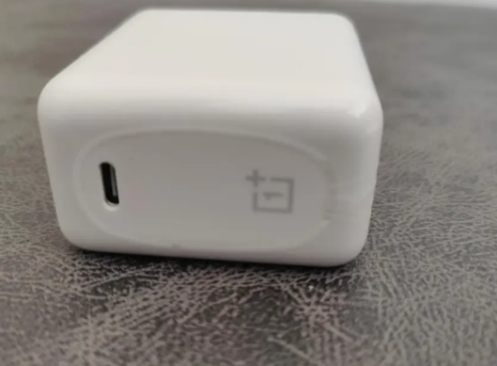 OnePlus 65 W 6 మొబైల్ కోసం A వాల్ ఛార్జర్ (తెలుపు, కేబుల్ చేర్చబడింది) యొక్క చిత్రం