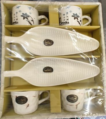 క్రిస్టా సిరామిక్ టీ కప్పులు(4) , ప్లాస్టిక్ ట్రే(2) యొక్క చిత్రం