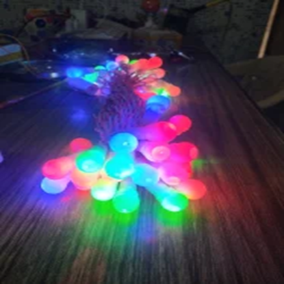 కింగ్‌స్టార్ అల్ట్రా బ్రైట్ 6-కలర్ డెకరేటివ్ LED స్ట్రింగ్ లైట్లు – పండుగలు, పార్టీలు, ఇల్లు మరియు అవుట్‌డోర్ డెకరేషన్ కోసం మల్టీకలర్ గ్లో బల్బులు – శక్తి సామర్థ్యం, ​​మన్నికైనవి మరియు ఇన్‌స్టాల్ చేయడం సులభం యొక్క చిత్రం