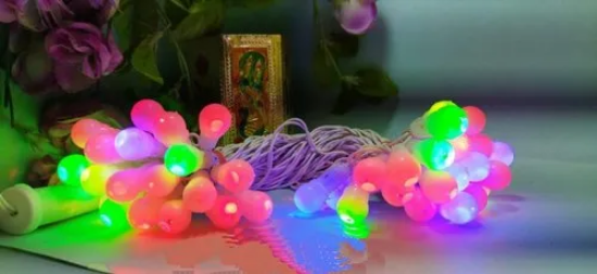 కింగ్‌స్టార్ అల్ట్రా బ్రైట్ 6-కలర్ డెకరేటివ్ LED స్ట్రింగ్ లైట్లు – పండుగలు, పార్టీలు, ఇల్లు మరియు అవుట్‌డోర్ డెకరేషన్ కోసం మల్టీకలర్ గ్లో బల్బులు – శక్తి సామర్థ్యం, ​​మన్నికైనవి మరియు ఇన్‌స్టాల్ చేయడం సులభం యొక్క చిత్రం