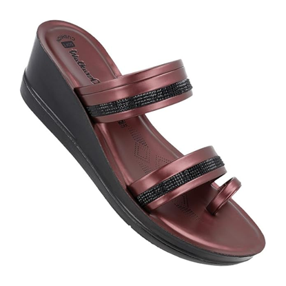 WALKAROO మహిళల కాజువల్ వేర్ స్లిప్-ఆన్ చెప్పులు| తేలికైన బరువు మరియు సౌకర్యవంతమైన|స్టైలిష్|WL7591 యొక్క చిత్రం