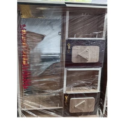 2 అడుగుల చెక్క డ్రెస్సింగ్ టేబుల్, పూర్తి పొడవు అద్దంతో, బహుళ ఓపెన్ అల్మారాలు మరియు రెండు స్టోరేజ్ క్యాబినెట్‌లు, దీనికి బ్రౌన్ మరియు ఆఫ్-వైట్ ఫినిషింగ్ మరియు అలంకరణ పూల బోర్డర్ ఉన్నాయి. యొక్క చిత్రం