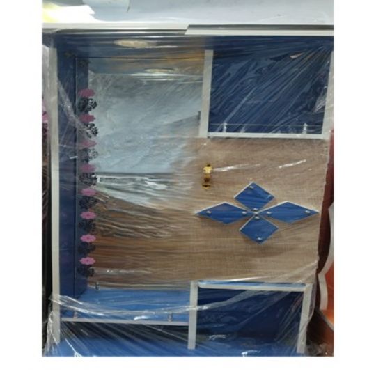 మోడరన్ 2-అడుగుల డ్రెస్సింగ్ టేబుల్, దీనికి పూర్తి పొడవు అద్దం మరియు ఇంటిగ్రేటెడ్ లైటింగ్ ఉంది. దీనికి టూ-టోన్ బ్లూ మరియు వుడ్ ఫినిష్ తో పాటు, అలంకరణ కోసం ఫ్లోరల్ డిజైన్ కూడా ఉంది. యొక్క చిత్రం