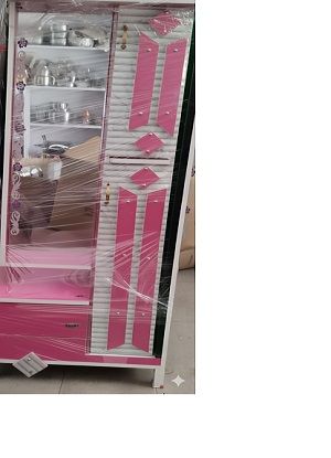 డ్రెస్సింగ్ టేబుల్, (2 అడుగులు) పింక్ మెటల్ అల్మిరా/వార్డ్‌రోబ్, పూర్తి పొడవు డ్రెస్సింగ్ మిర్రర్‌తో. యొక్క చిత్రం